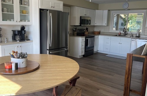 Quincy Cottage | Completely Renovated in 2024 Family Lake House