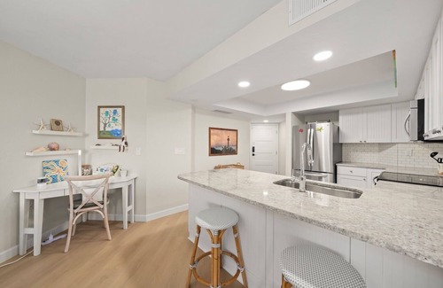 Sanibel Condo | Completely renovated one bedroom on the beach, 65' Samsung TV tennis, pool.