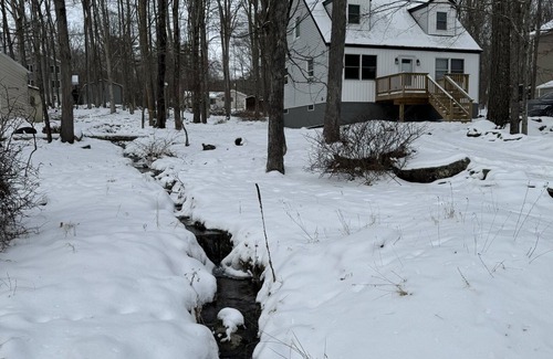 Lackawaxen House | Completely renovated house in amenities-filled Masthope community/Ski Big Bear