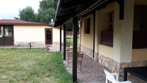 Dolni Dabnik House | Complex Fretly