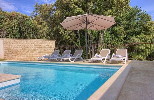 Banjole Villa | Complex of 2 villas Olivia-Mar, 2 private pools, up to 20 persons only 200m from the beach