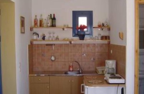 Kamilari Apartment | Complex of apartments & studio, full-equipped, in a large, beautiful garden