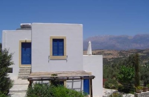 Kamilari Apartment | Complex of apartments & studio, full-equipped, in a large, beautiful garden
