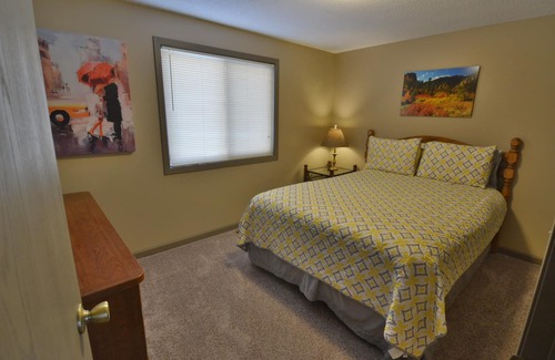 Rapid City House | Complimentary bicycles, wildlife, hiking trails and 10 min from downtown!