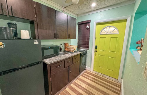 Nassau House | COMPLimentary Car Inc! Naranja House!