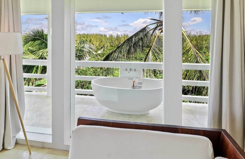 Gregory Town Villa | Complimentary Concierge + Private Beaches & Pool + Chef Services + King Suites