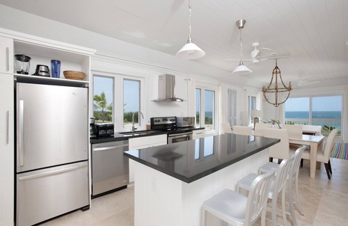 James Cistern Condo | Compound w/Beach, Pool, PICKLEBALL, Gym, Kayaks, Golf Carts, VIEWS!