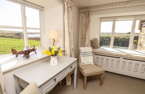 Newport Cottage | COMPTON GRANGE, pet friendly, character holiday cottage in Freshwater