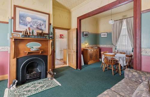 Queenstown Cottage | Comstock Cottage Await's You.
