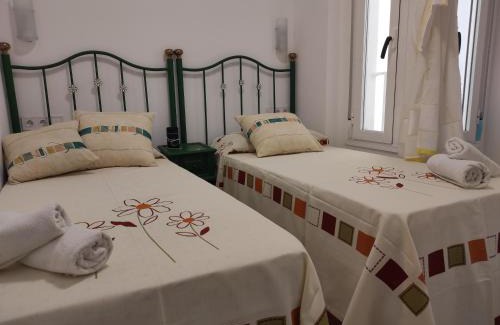 Carretera de Cadiz House | Con terraza y muy cerca de la playa,centro y estación de tren