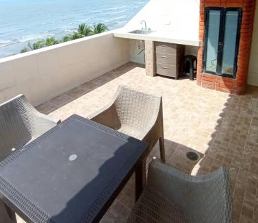 Tucacas Apartment | Con Vista al Mar y Terraza Privada, Céntrico