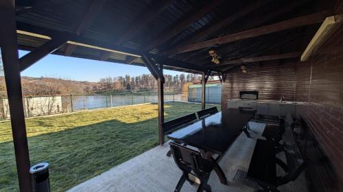 Brebu Manastirei Villa | Conacu' Lacului Brebu