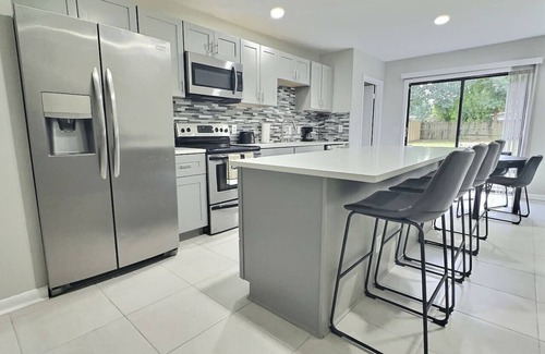 Hyde Park House | Conant Gray: Sleeps4! 2Bd/1Bth Peaceful Living!