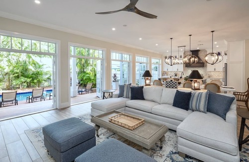 Bahama Village House | *CONCH CASA GRANDE @ THE ANNEX* Home+ Pool near Duval + LAST KEY SERVICES.