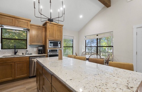 Zavalla House | Concord Hills Waterfront Rental