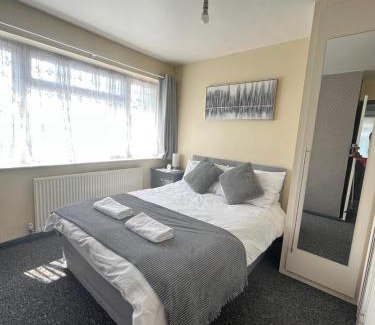 South Hornchurch House | Concord House, 3 bedroom house, 2 baths in Rainham,
