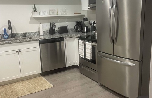 Concord House | Concord Private Guest Suite - 5 Mins to Atrium & Downtown