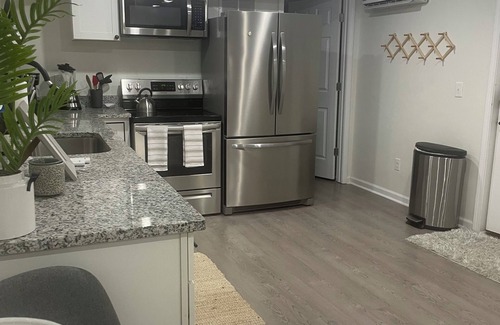 Concord House | Concord Private Guest Suite - 5 Mins to Atrium & Downtown