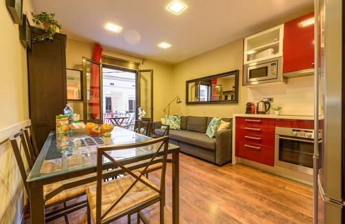 El Poble-sec Apartment | Concordia - Ramblas Rentals Cozy & Renovated 2BR - Balcony+Lift 20m Ramblas