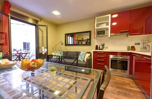El Poble-sec Apartment | Concordia - Ramblas Rentals Cozy & Renovated 2BR - Balcony+Lift 20m Ramblas