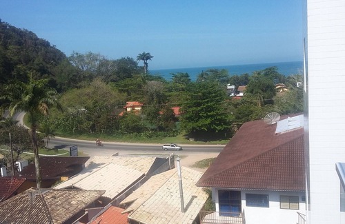 Toninhas Apartment | Cond.Monte Carlo - Apt. with Air. Condition and WI FI - Praia das Toninhas