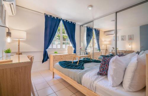 San Mateo Apartment | Condado Home - Private Back yard