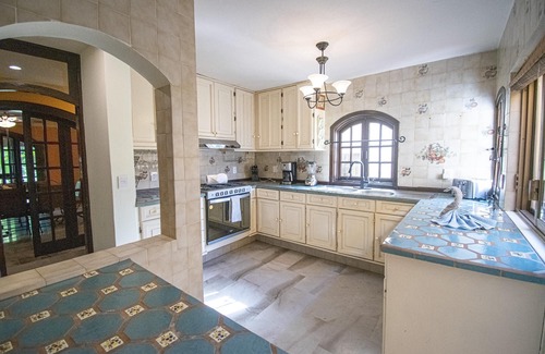 El Cid House | Conde de Oviedo Whole Home with Pool