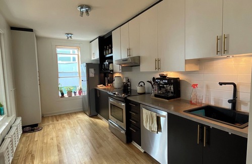 Montcalm Apartment | Condo à Louer, Mois de Novembre. Idéal Pour Travailleur
