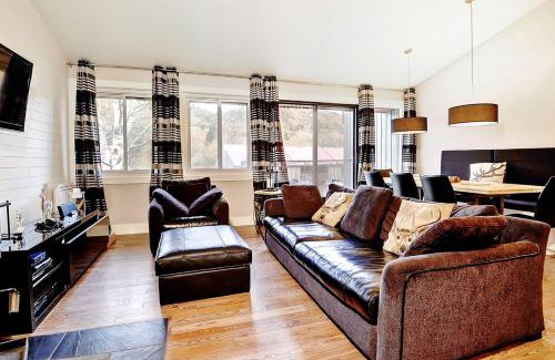 Stoneham Apartment | Condo 09 Chemin des Abruzzes by Les Chalets Alpins