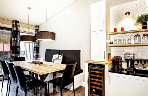 Stoneham Apartment | Condo 09 Chemin des Abruzzes by Les Chalets Alpins