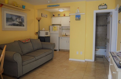North Wildwood Condo | Condo, 2 Bedrooms, 1 Bath, Sleeps 6, 1 Block from beach