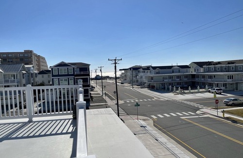 North Wildwood Condo | Condo, 2 Bedrooms, 1 Bath, Sleeps 6, 1 Block from beach