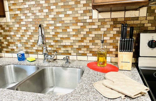 Beverly Green Apartment | Condo,2Bedrooms,Sale,Strip,BOOK,Las Vegas,LVCC,July4th,wifi,SALE,pool