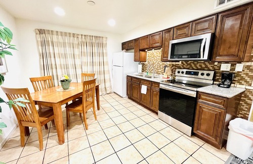 Beverly Green Apartment | Condo,2Bedrooms,Sale,Strip,BOOK,Las Vegas,LVCC,July4th,wifi,SALE,pool