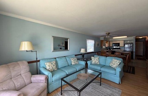 Surfside Beach Condo | Condo ∙ 3 bedrooms ∙ 8 guests