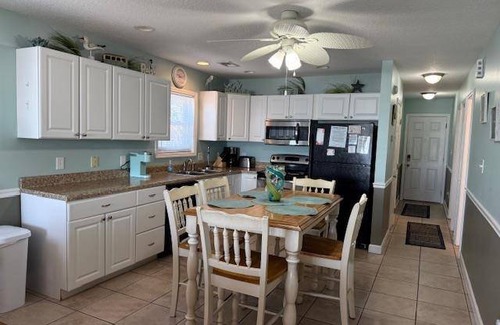 Surfside Beach Condo | Condo ∙ 3 bedrooms ∙ 8 guests
