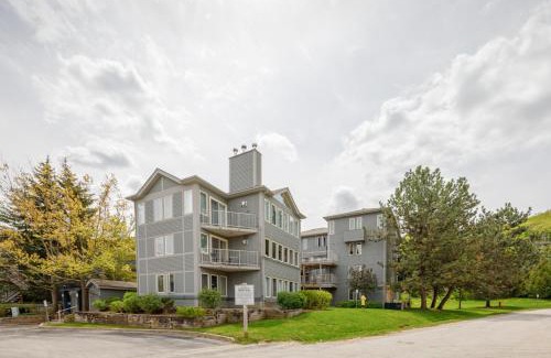 The Blue Mountains House | Condo at Blue Mountain on Ski Run Close to Village