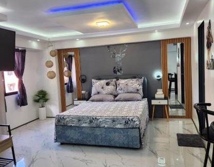 Mactan Export Processing Zone Apartment | Condo Azur Suites B207 near Airport, Netflix, Stylish, Cozy with swimming pool