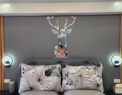 Mactan Export Processing Zone Apartment | Condo Azur Suites B207 near Airport, Netflix, Stylish, Cozy with swimming pool