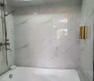 Mactan Export Processing Zone Apartment | Condo Azur Suites B316 near Airport, Netflix, Stylish, Cozy with swimming pool