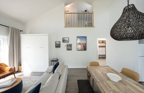 Magog Apartment | Condo between lake and mountain, Condo de la plage des Cantons