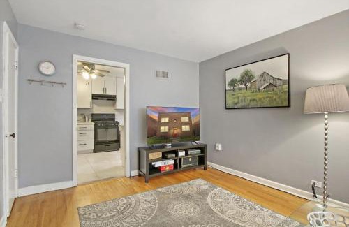 Evanston Apartment | Condo by the park & lake in the heart of Evanston!