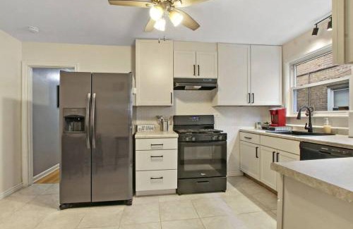 Evanston Apartment | Condo by the park & lake in the heart of Evanston!
