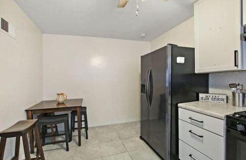 Evanston Apartment | Condo by the park & lake in the heart of Evanston!
