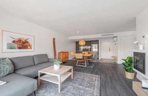 Beaupre Condo | Condo des Neiges. Vue Imprenable sur la Montagne, Piscine Intérieure
