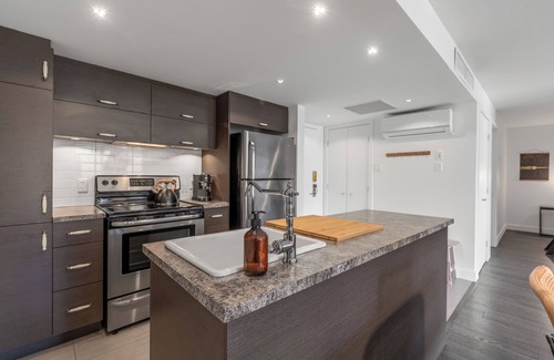 Beaupre Condo | Condo des Neiges. Vue Imprenable sur la Montagne, Piscine Intérieure