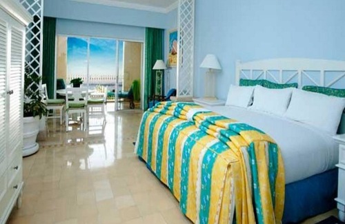 Cerritos Hotel | Condo EM