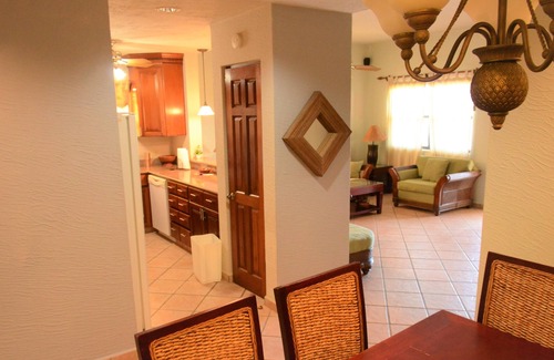 French Harbour Apartment | Condo for rent! Just 5 minutes from Little French Cay and Megaplaza Roa!