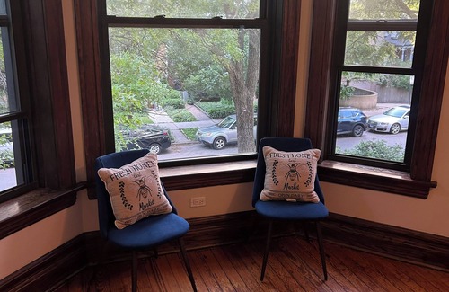 Hyde Park Condo | Condo in Hyde park 2 min UofC 6mi downtown