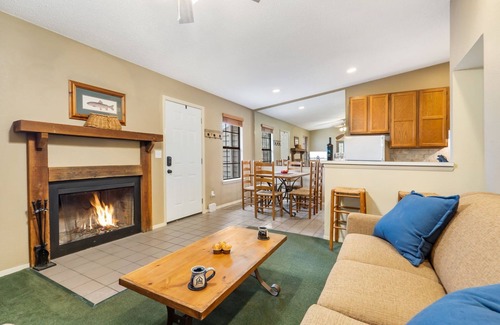 Kimberling City Condo | Condo in Kimberling City-Peaceful Ozark Views-Near Table Rock-Free Attraction Tickets